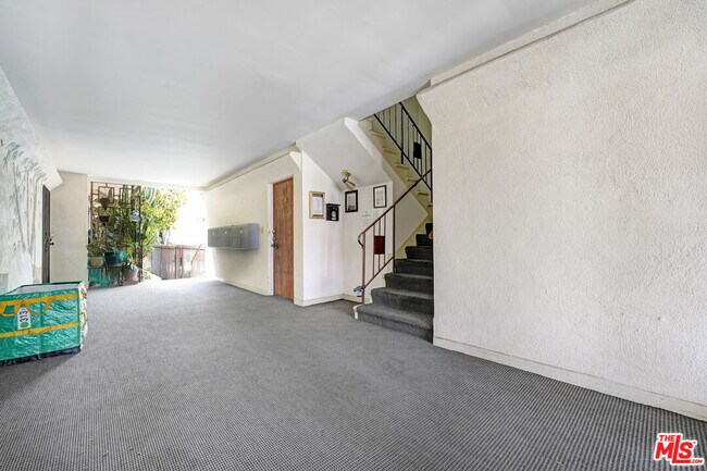 Building Photo - 1433 Hayworth Ave