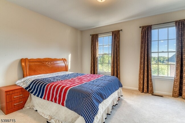 Building Photo - 5 Hidden Valley Way