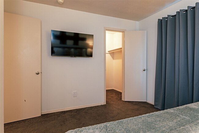 Building Photo - 3314 Greenbriar Dr