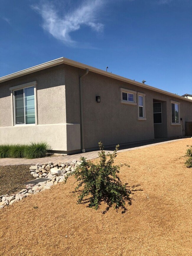 Building Photo - Three Bedroom in Saddlewood ~ North Prescott