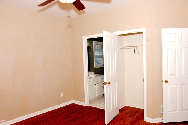 Building Photo - 2927 Arbor Creek Ln