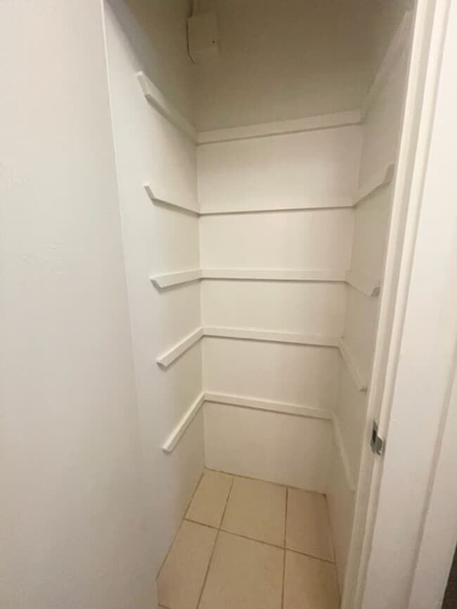 Building Photo - Furnished 1 Bed and 1 Bath at Kaiolu Sunrise !