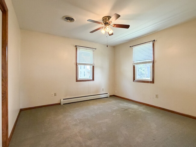 Building Photo - 213 Hahnstown Rd