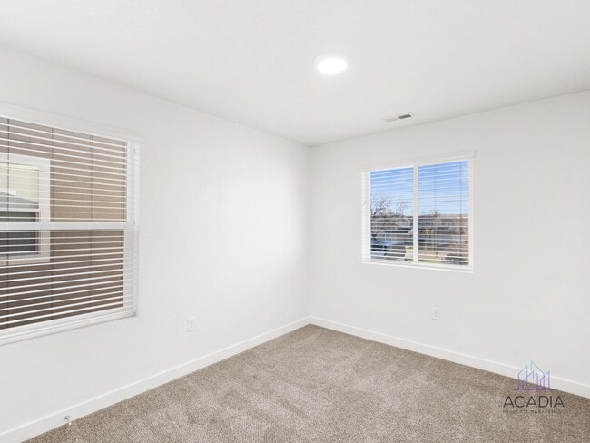 Building Photo - Spacious 3 Bed/2.5 Bath Townhome in Magna Community!