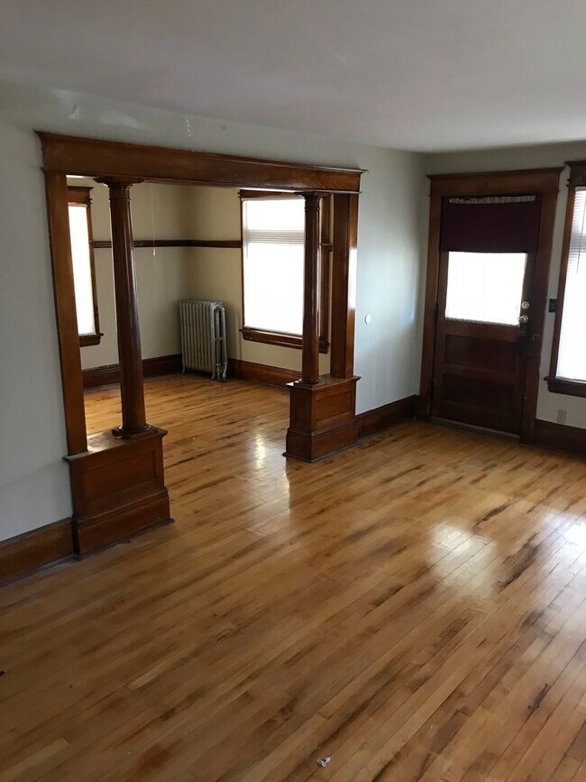Building Photo - Your New 3-Bedroom Home in St. Paul