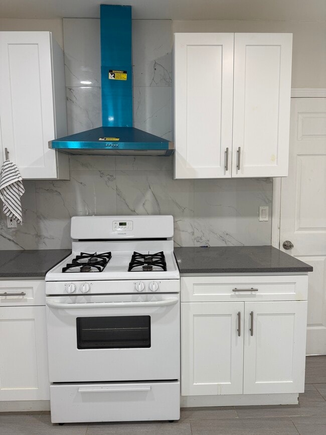 Building Photo - 53 Southview St