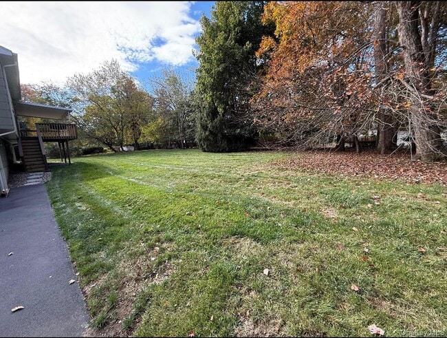 Building Photo - 7 Brentwood Dr