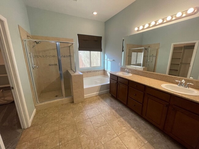 Building Photo - Sparks Home in Gated Community!