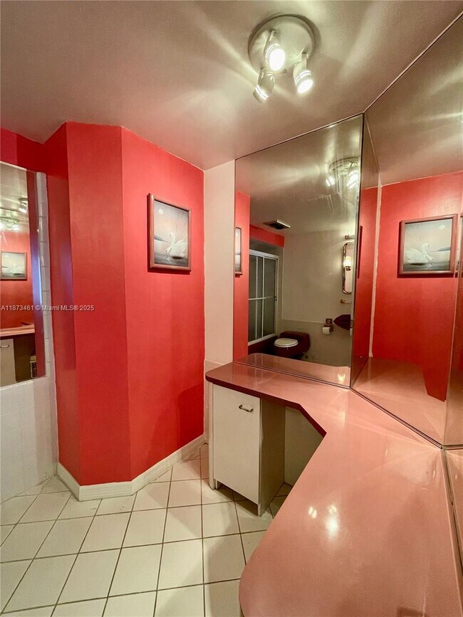 Building Photo - 3111 N Ocean Dr