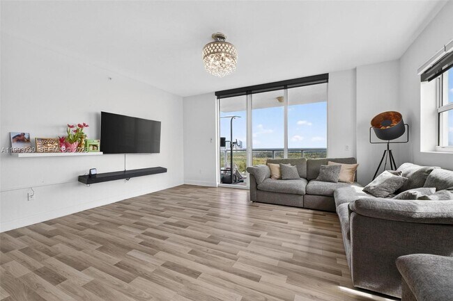 Building Photo - 15051 Royal Oaks Ln