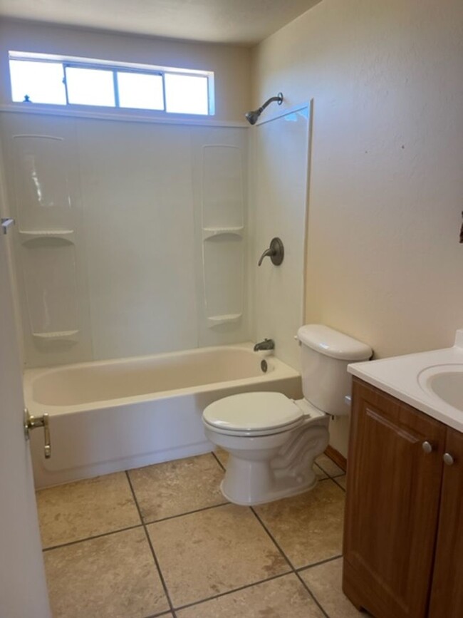 Building Photo - 2 bed 2 bath double wide mobile with Evapo...