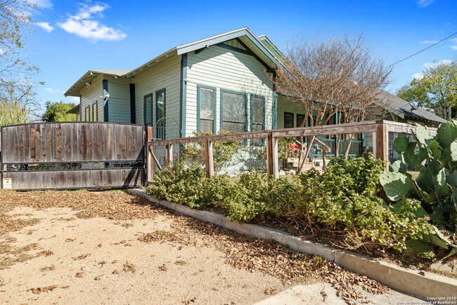 PRIVATE PARKING GATE ACCESS - 321 Grove Ave