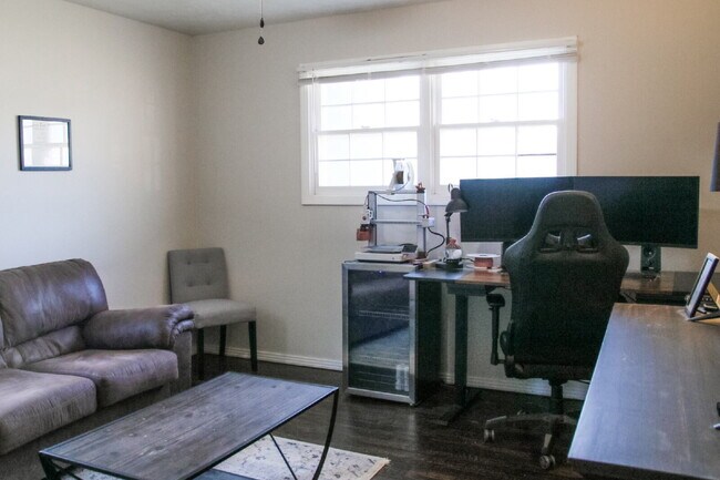 Building Photo - Large Updated Home!