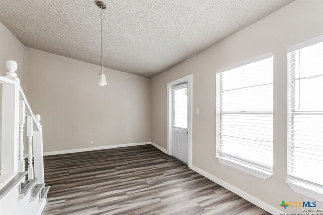 Building Photo - 607 Lovera Blvd