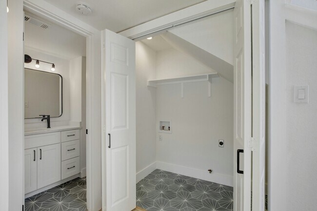 Building Photo - 1206 Hollow Creek Dr