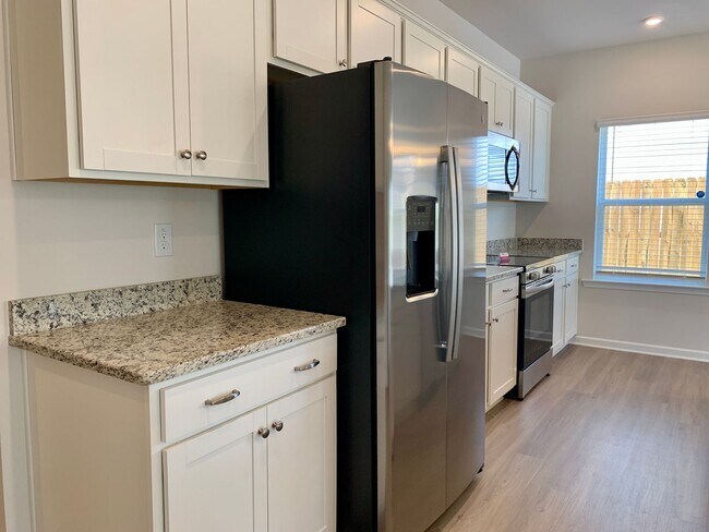 Building Photo - Beautiful Ranch Home in Sanford, Available...
