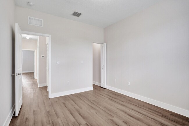 Building Photo - 4926 NW 48th Terrace