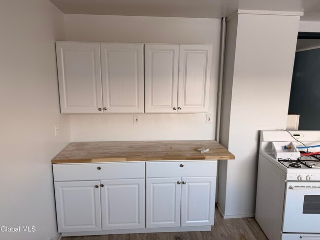 Building Photo - 54 Arch St