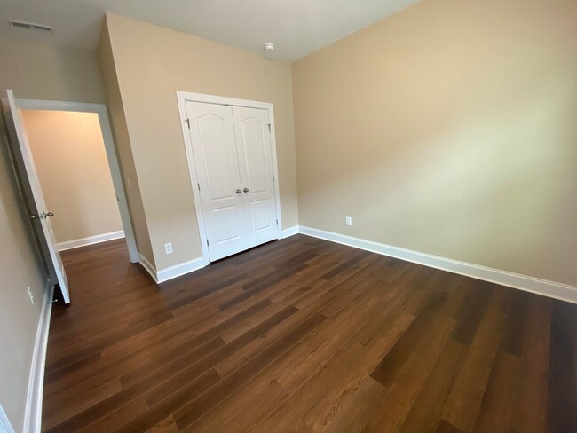 Building Photo - AVAILABLE NOW!-BUNGALOW STYLE HOME -JUST B...