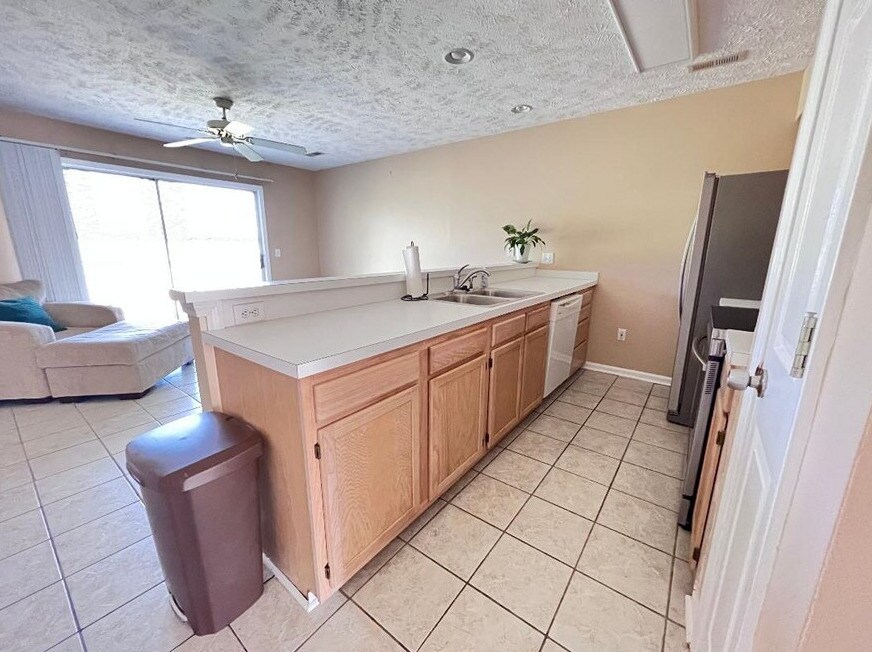 Building Photo - 665 Tupelo Ln