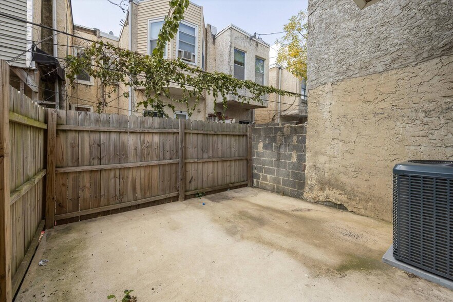 Building Photo - 2001 N Cleveland St