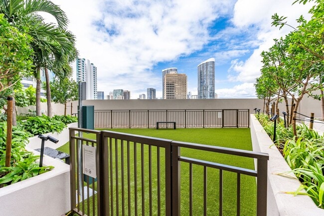 Building Photo - Sky Ala Moana (West) #3305 - Fully Furnished 1 BR/1 BA/1 Parking