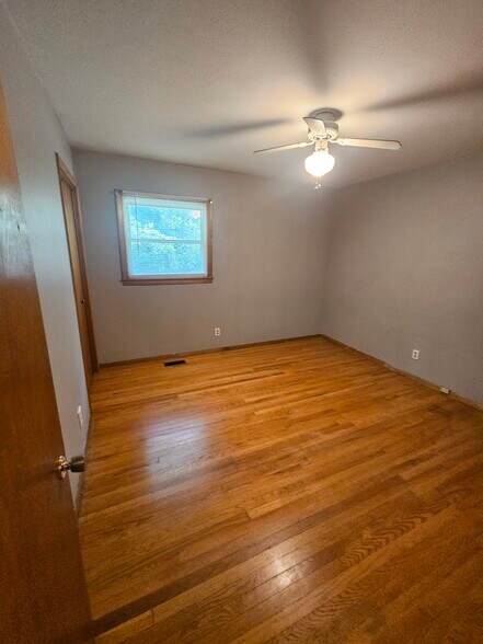 Building Photo - 1725 S Forest Dr