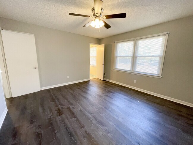 Building Photo - 306 Lloydwood Dr