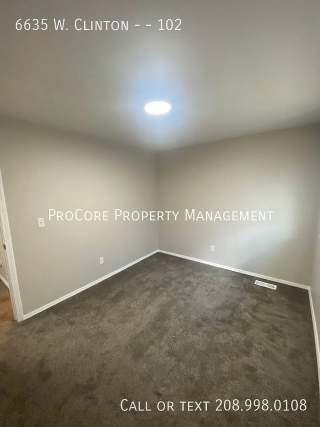 Building Photo - 6635 W Clinton Ln