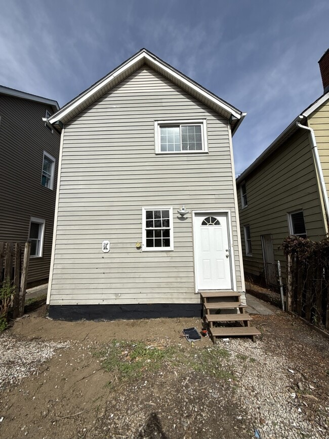 Building Photo - 4509 Fenwick Ave