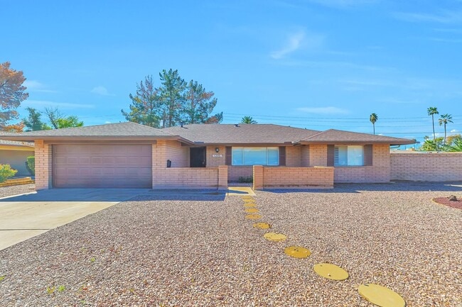 Building Photo - Spacious 6-Bedroom Pool Home Near ASU with 2-Car Garage