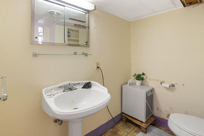 Building Photo - 4105 Riverview Dr