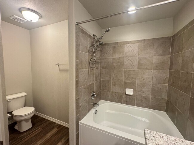 Building Photo - Updated 3 Bedroom in Enclaves at Mountain ...