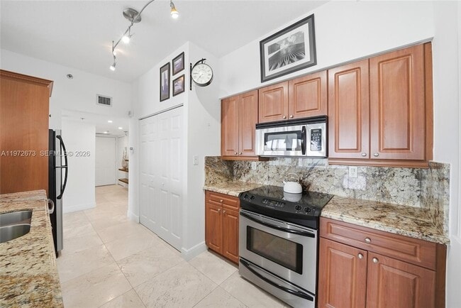 Building Photo - 540 Brickell Key Dr