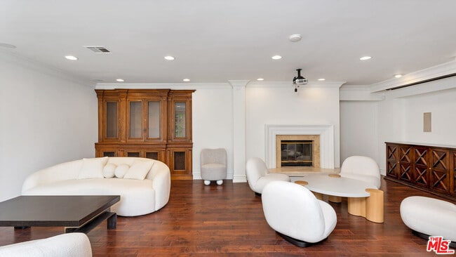 Building Photo - 9887 Carmelita Ave