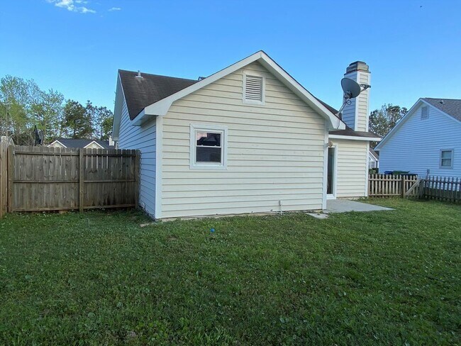 Building Photo - 3808 Fawn Creek Dr