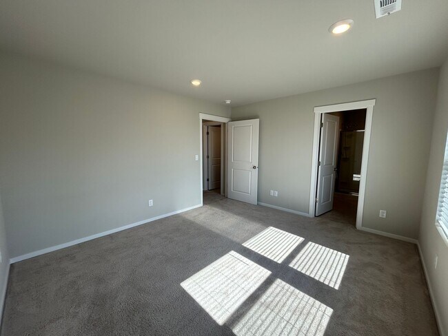 Building Photo - Beautiful 4 Bedroom Home with Attached Garage!