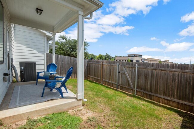 Building Photo - 253 Fieldwood Dr
