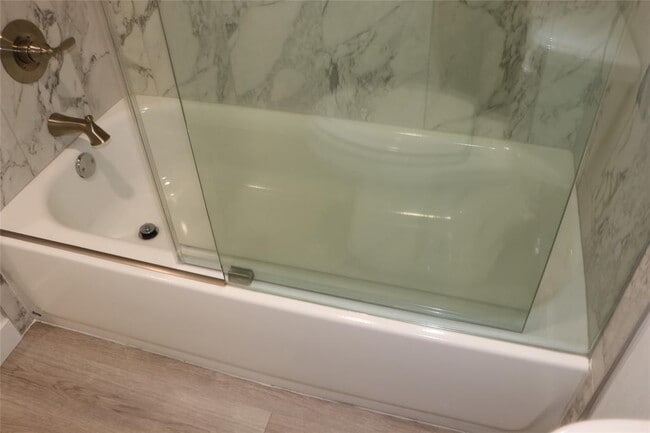 Building Photo - 8903 Mesa Dr