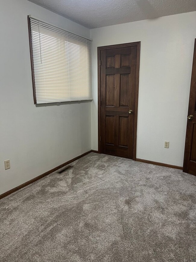 Building Photo - Townhome for Rent