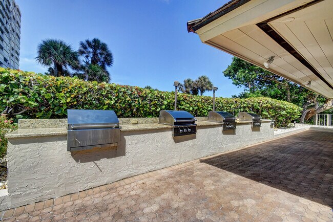 Building Photo - 4301 N Ocean Blvd