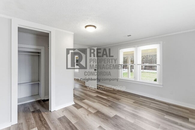 Building Photo - 6548 Old Clarksville Pike