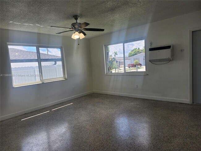 Building Photo - 3245 SW 88th Ct