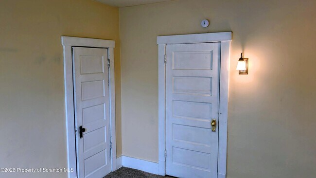 Building Photo - 1411 N Washington Ave