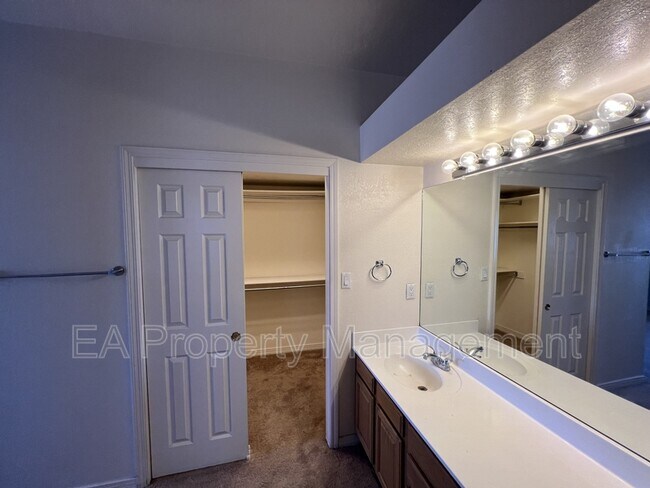 Building Photo - 4009 Pasaje Pl NW