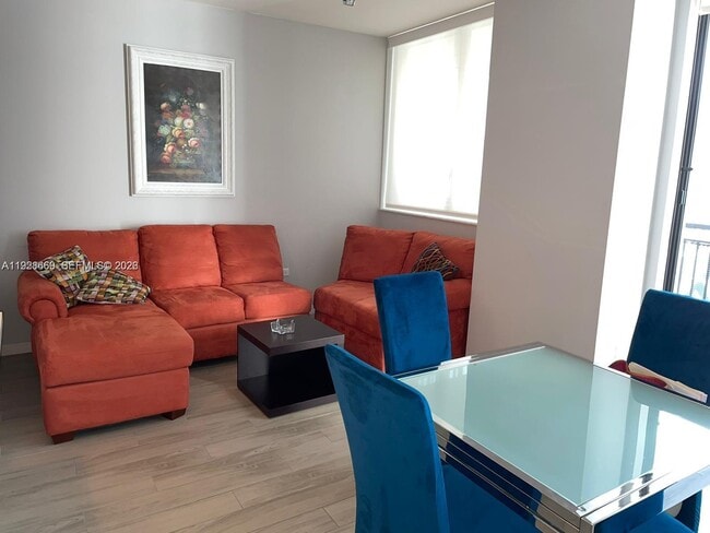 Building Photo - 999 SW 1st Ave