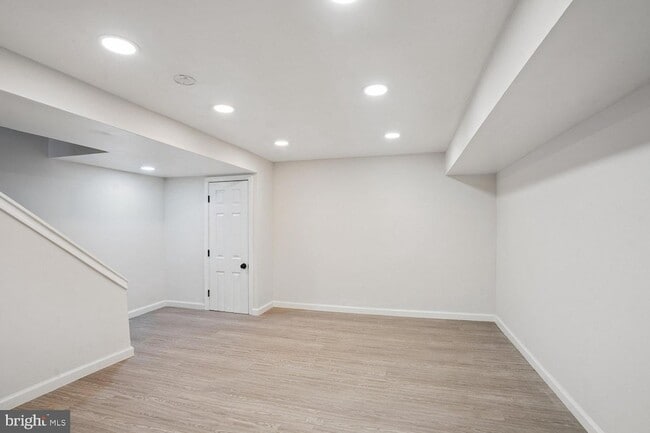 Building Photo - 525 E Duncan Ave