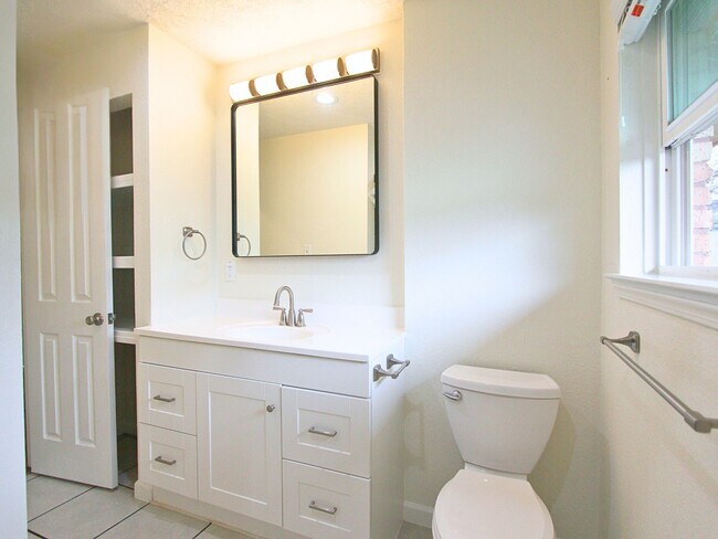 Building Photo - 3810 Bonita Ln