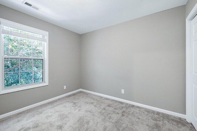 Building Photo - 520 Wyndham Dr