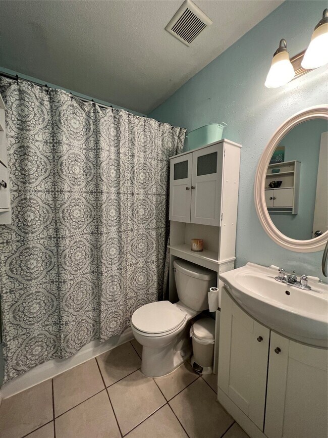 Building Photo - 13650 Cherrydown St